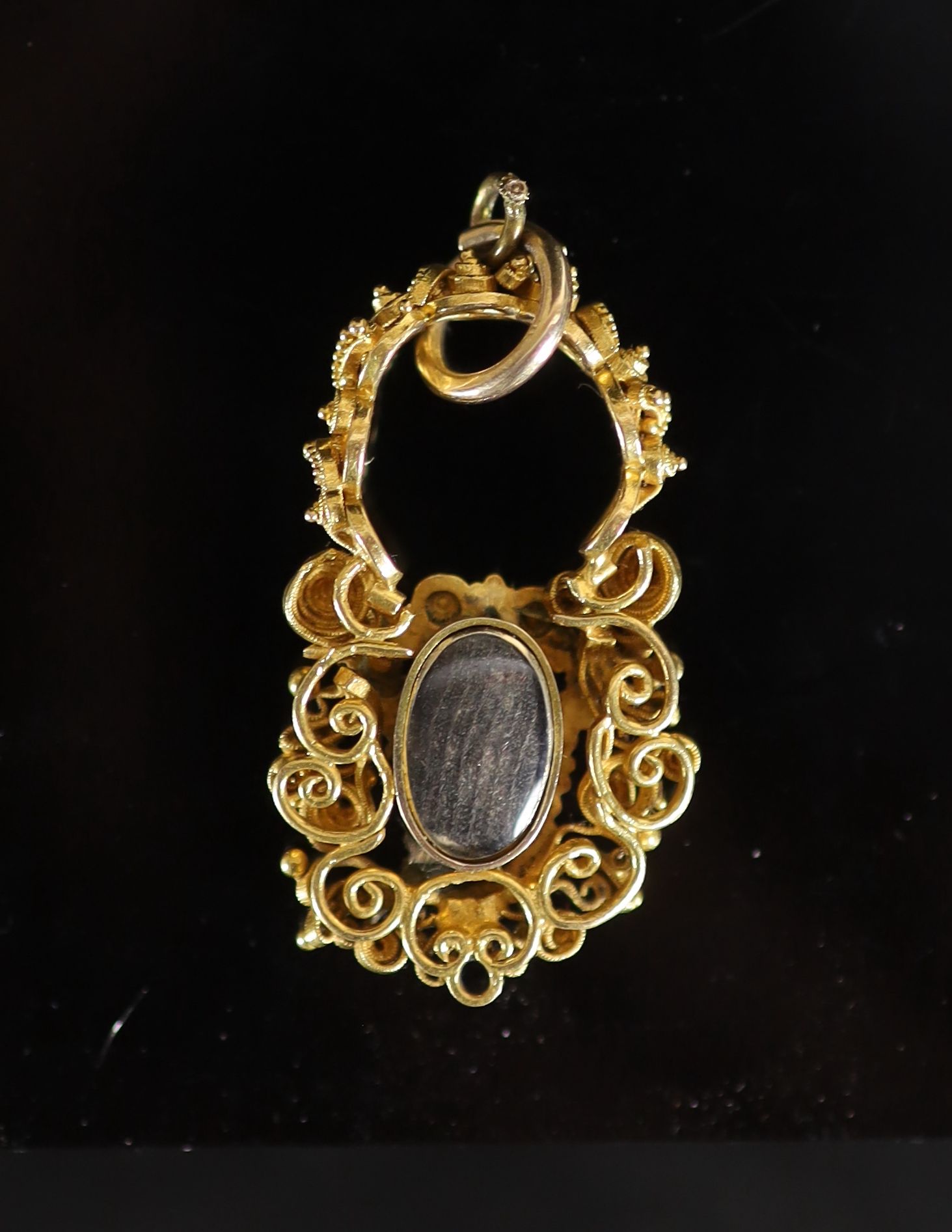 A Georgian cannetille work gold memorial pendant